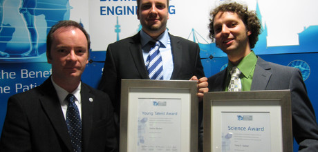 Prof. Thorsten Buzug mit den Preisträgern Stefan Becker und Timo Sattel