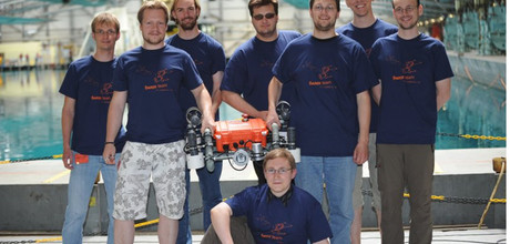 Das Lübecker Team* mit Tauchroboter HANSE